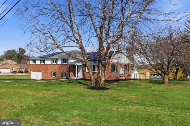 2893 SUNSET DR, Dallastown, PA 17313