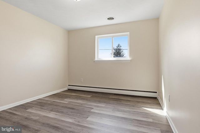 2893 SUNSET DR, Dallastown, PA 17313