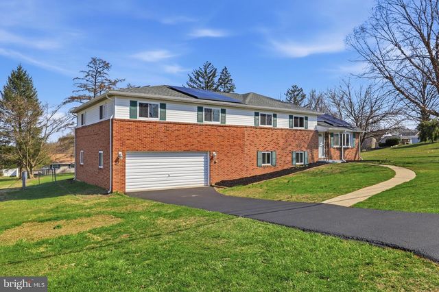 2893 SUNSET DR, Dallastown, PA 17313