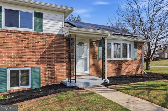 2893 SUNSET DR, Dallastown, PA 17313