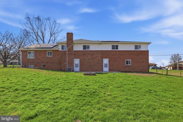 2893 SUNSET DR, Dallastown, PA 17313