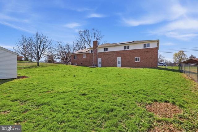 2893 SUNSET DR, Dallastown, PA 17313