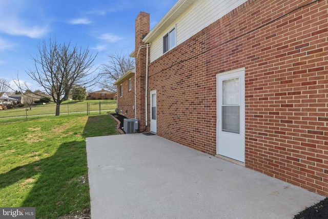 2893 SUNSET DR, Dallastown, PA 17313