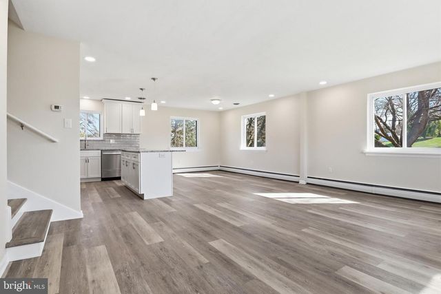 2893 SUNSET DR, Dallastown, PA 17313