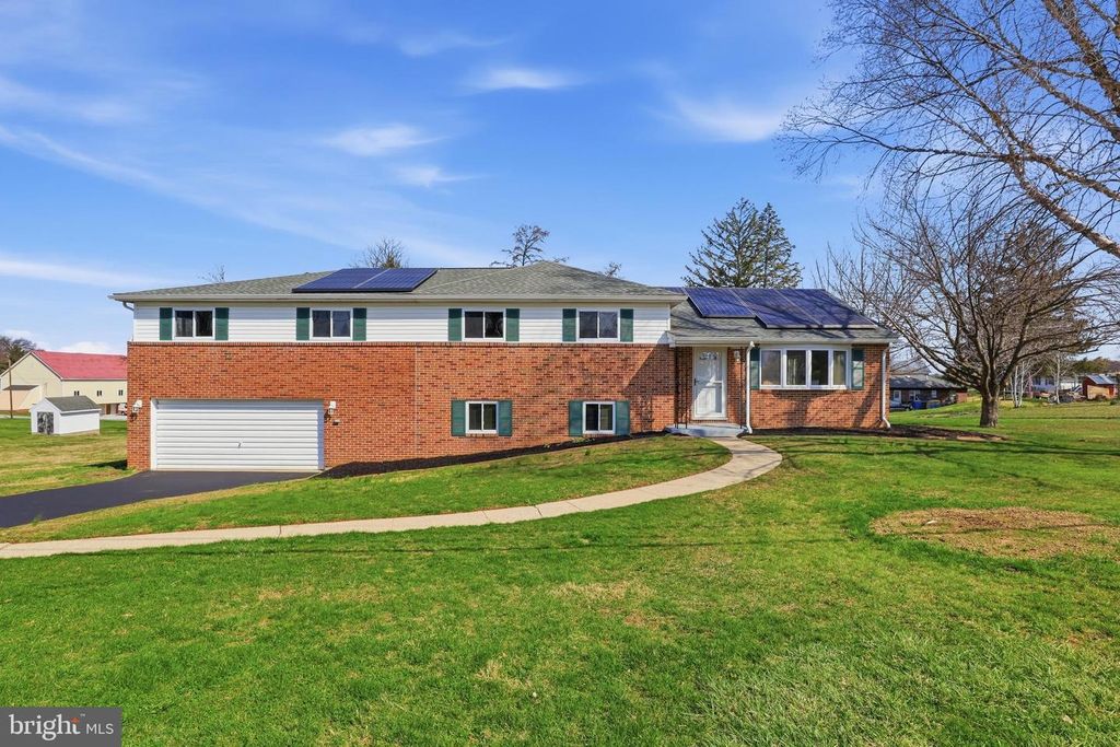 2893 SUNSET DR, Dallastown, PA 17313