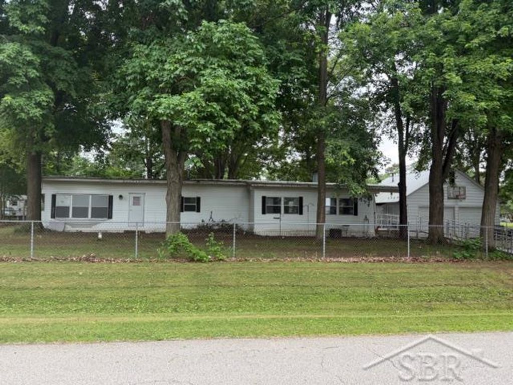 8709 Pine Court, Clio, MI 48420