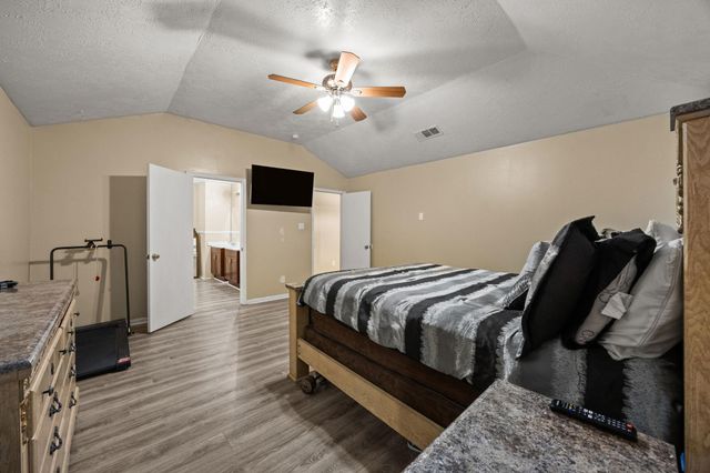 2526 Tomsbrook Drive, Houston, TX 77067