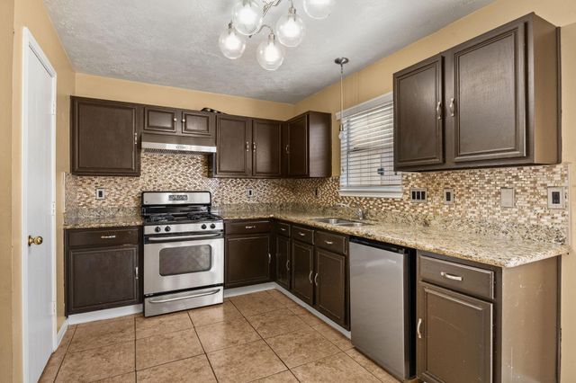 2526 Tomsbrook Drive, Houston, TX 77067