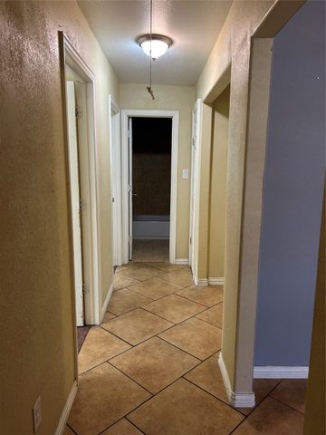 3717 N Crump, Fort Worth, TX 76106