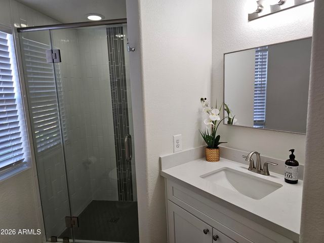 10410 N CAVE CREEK Road 1008, Phoenix, AZ 85020
