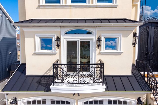 14 Lagoon Drive W, Toms River, NJ 08753