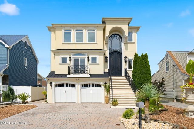 14 Lagoon Drive W, Toms River, NJ 08753