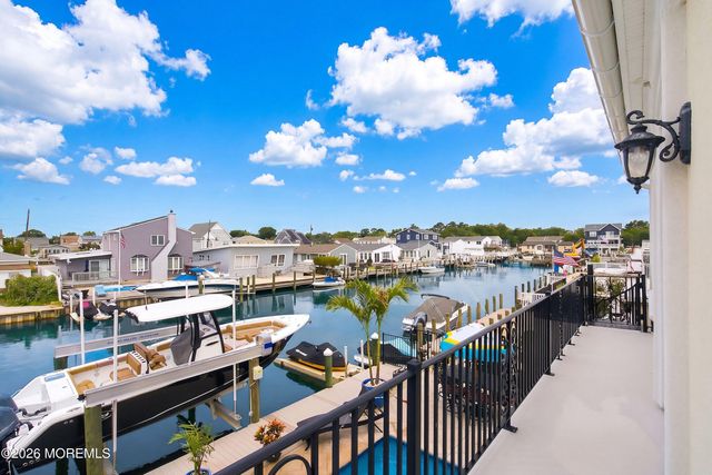 14 Lagoon Drive W, Toms River, NJ 08753