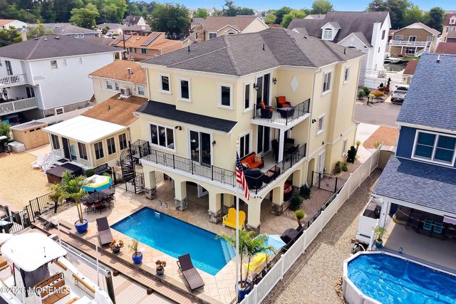 14 Lagoon Drive W, Toms River, NJ 08753