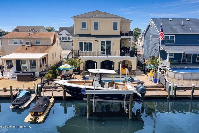 14 Lagoon Drive W, Toms River, NJ 08753