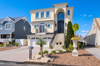 14 Lagoon Drive W, Toms River, NJ 08753