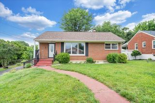 1709 Coveland DR, Roanoke, VA 24017