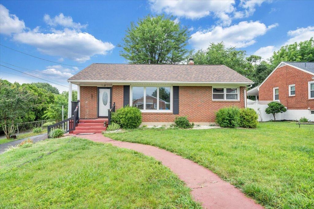 1709 Coveland DR, Roanoke, VA 24017