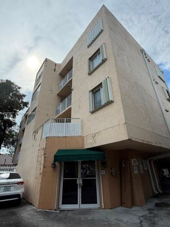 814 NW 36th Avenue 208, Miami, FL 33125