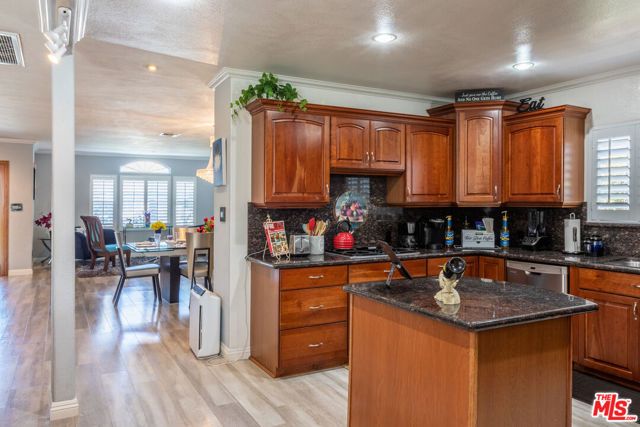 5912 S Halm Avenue, Los Angeles, CA 90056