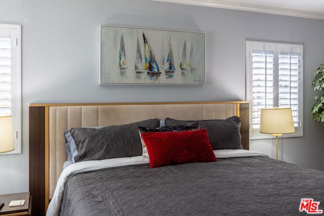 5912 S Halm Avenue, Los Angeles, CA 90056