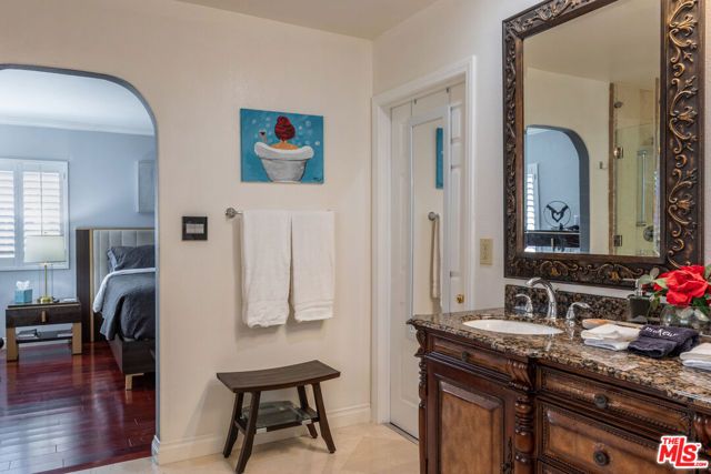 5912 S Halm Avenue, Los Angeles, CA 90056