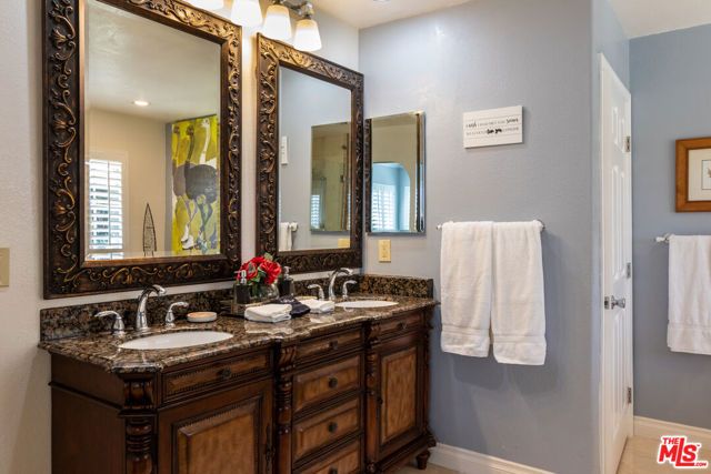 5912 S Halm Avenue, Los Angeles, CA 90056