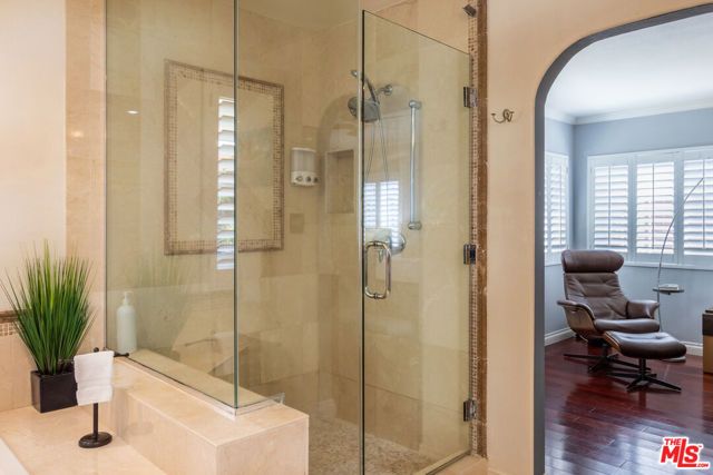 5912 S Halm Avenue, Los Angeles, CA 90056