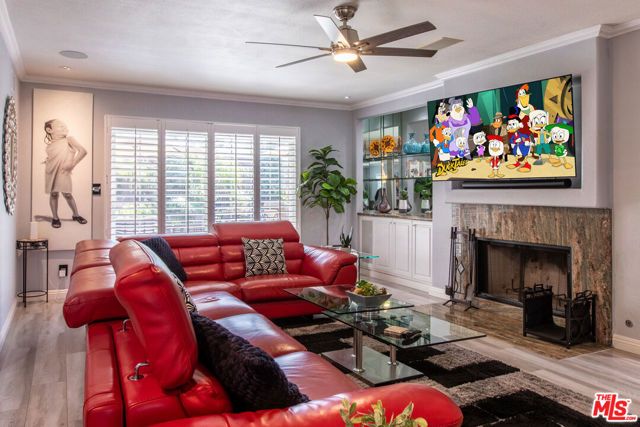 5912 S Halm Avenue, Los Angeles, CA 90056