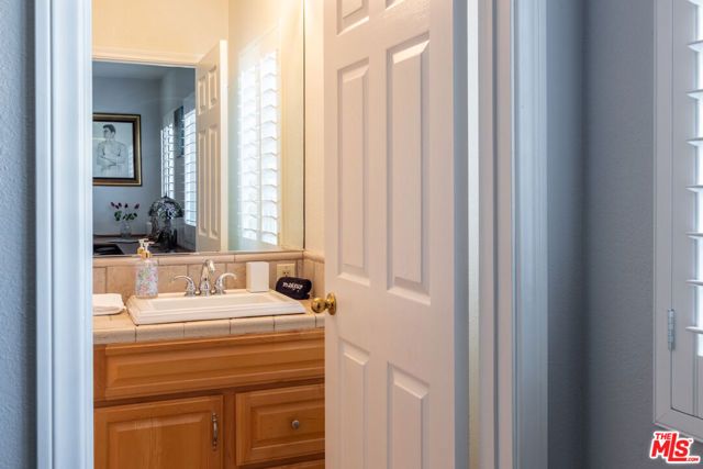 5912 S Halm Avenue, Los Angeles, CA 90056