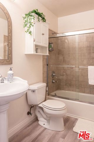 5912 S Halm Avenue, Los Angeles, CA 90056