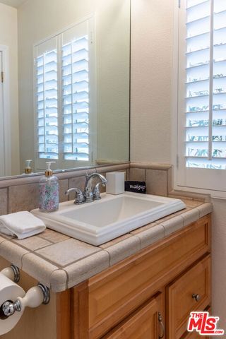 5912 S Halm Avenue, Los Angeles, CA 90056