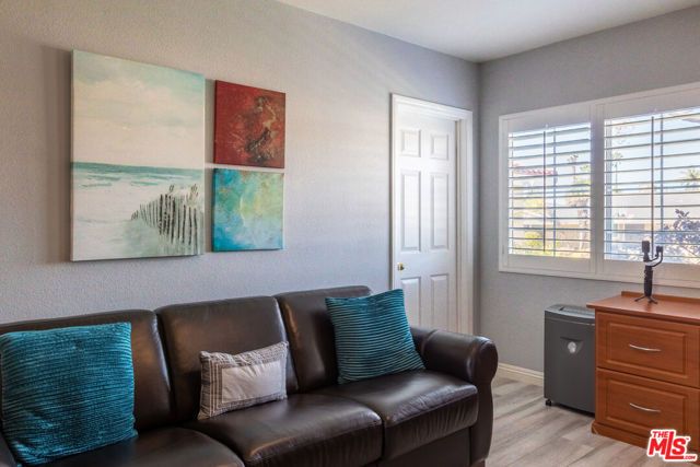 5912 S Halm Avenue, Los Angeles, CA 90056