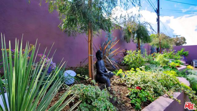 5912 S Halm Avenue, Los Angeles, CA 90056