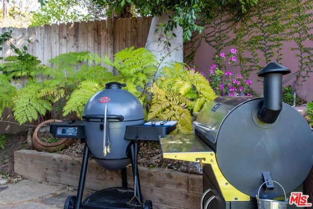 5912 S Halm Avenue, Los Angeles, CA 90056