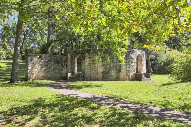 2669 Nottingham Road, Columbus, OH 43221