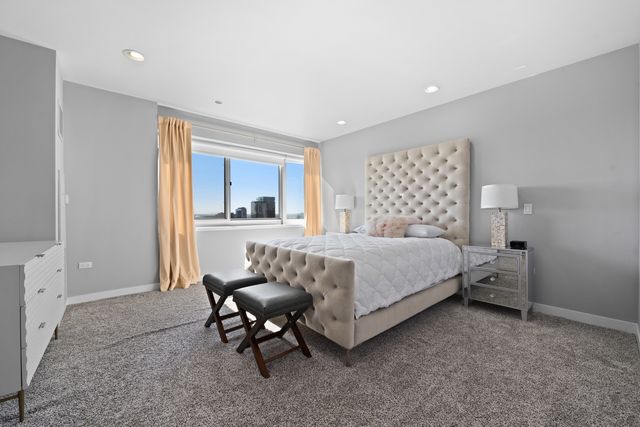 737 W Washington Boulevard 2210, Chicago, IL 60661