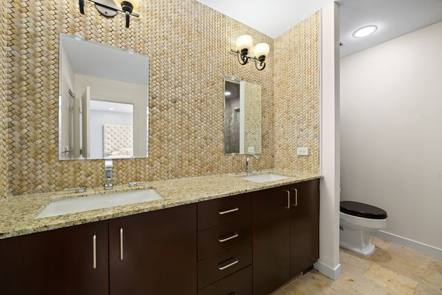 737 W Washington Boulevard 2210, Chicago, IL 60661