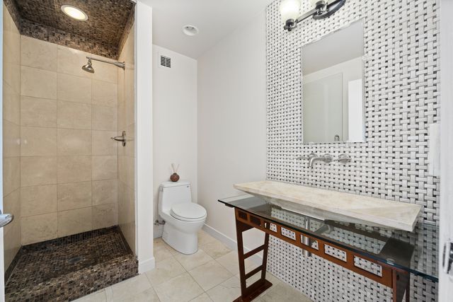 737 W Washington Boulevard 2210, Chicago, IL 60661