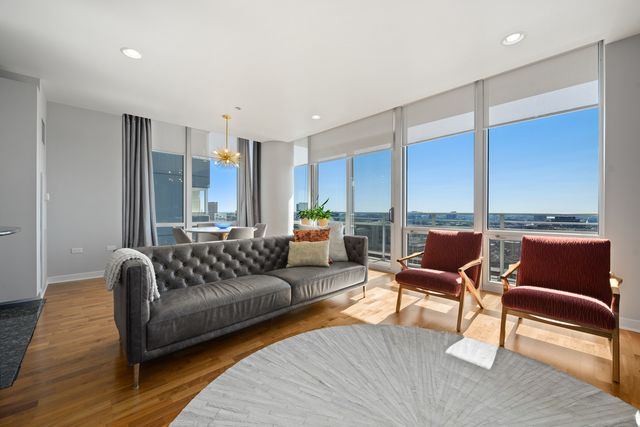 737 W Washington Boulevard 2210, Chicago, IL 60661