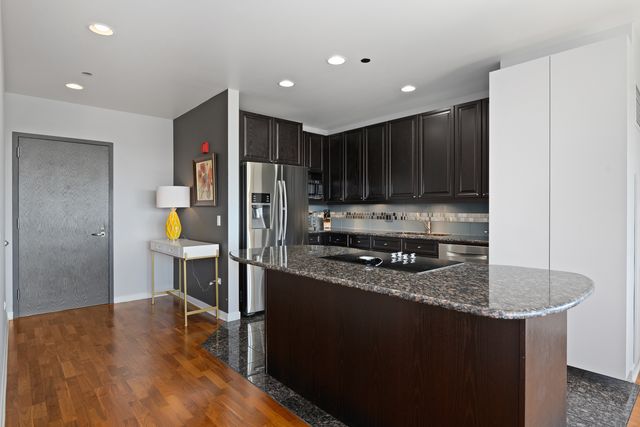 737 W Washington Boulevard 2210, Chicago, IL 60661