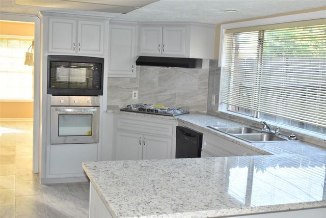 2930 Colony Drive, Sugar Land, TX 77479