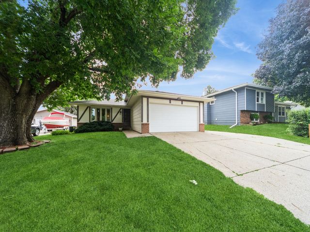 401 NW Valley View Drive, Grimes, IA 50111