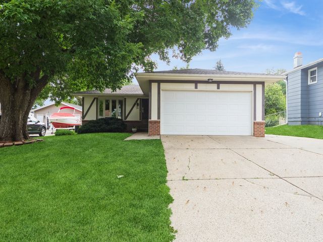 401 NW Valley View Drive, Grimes, IA 50111