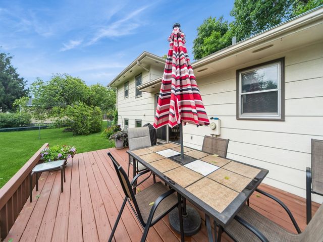 401 NW Valley View Drive, Grimes, IA 50111