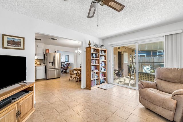 2515 W Lansing Way, Fresno, CA 93705