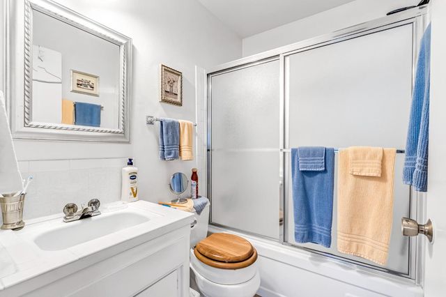 2515 W Lansing Way, Fresno, CA 93705