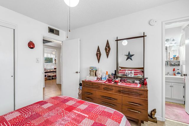 2515 W Lansing Way, Fresno, CA 93705