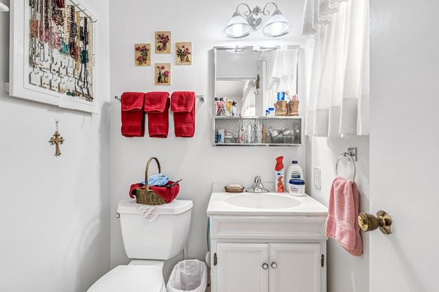 2515 W Lansing Way, Fresno, CA 93705