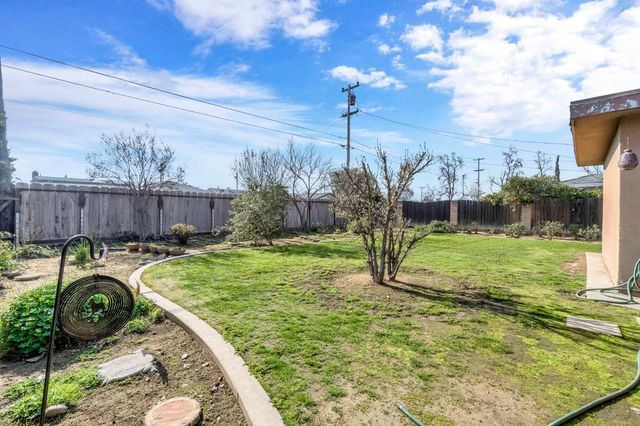 2515 W Lansing Way, Fresno, CA 93705